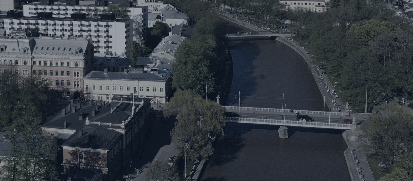 Aurajoen rantaa Turun keskustassa.
